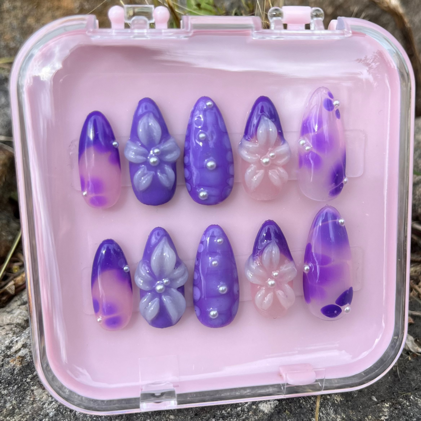 Set of purple and clear press-on nails. Size xs, lenght medium/long