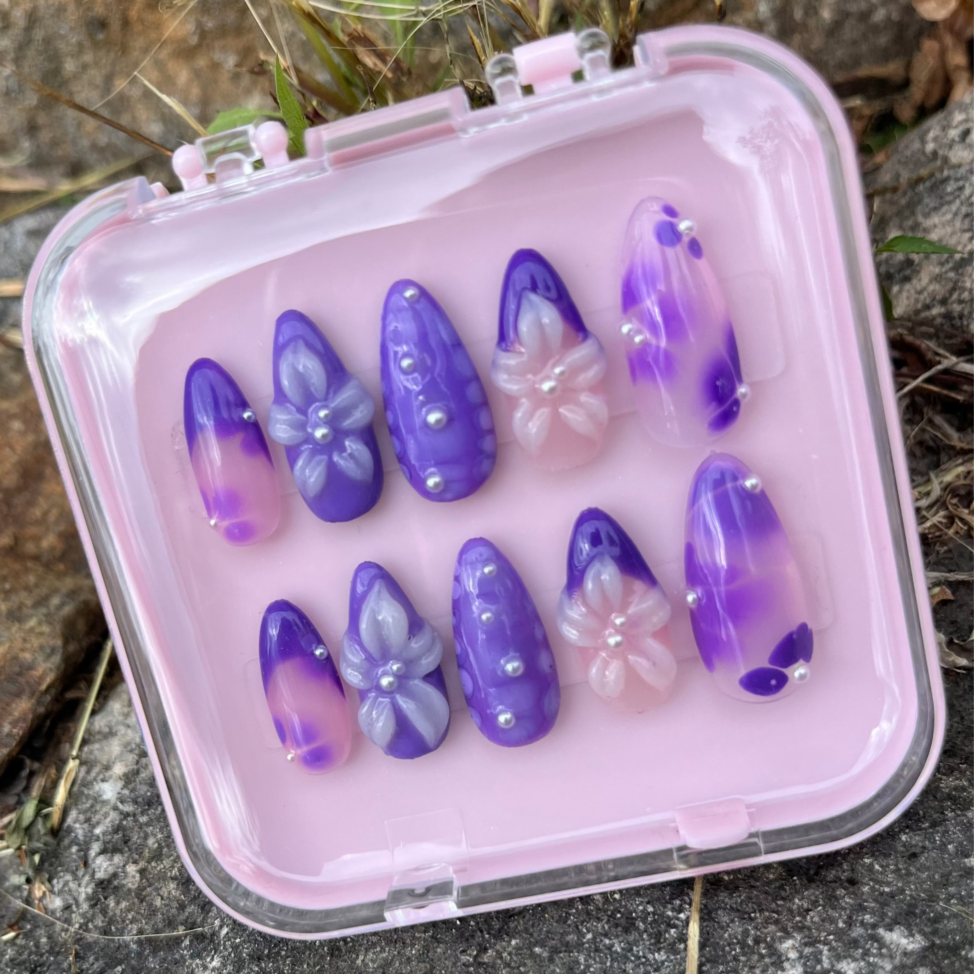 Set of purple and clear press-on nails. Size xs, lenght medium/long