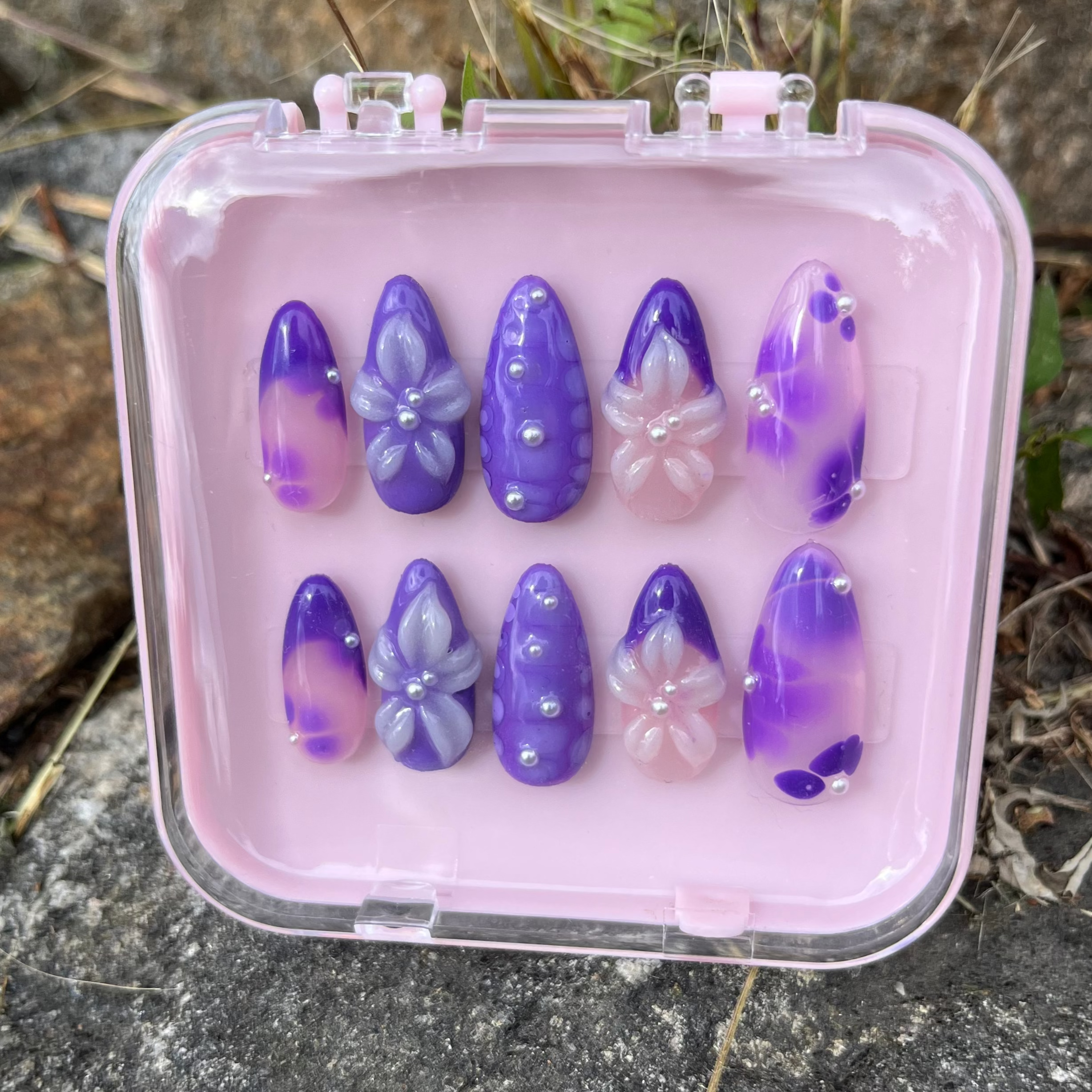 Set of purple and clear press-on nails. Size xs, lenght medium/long
